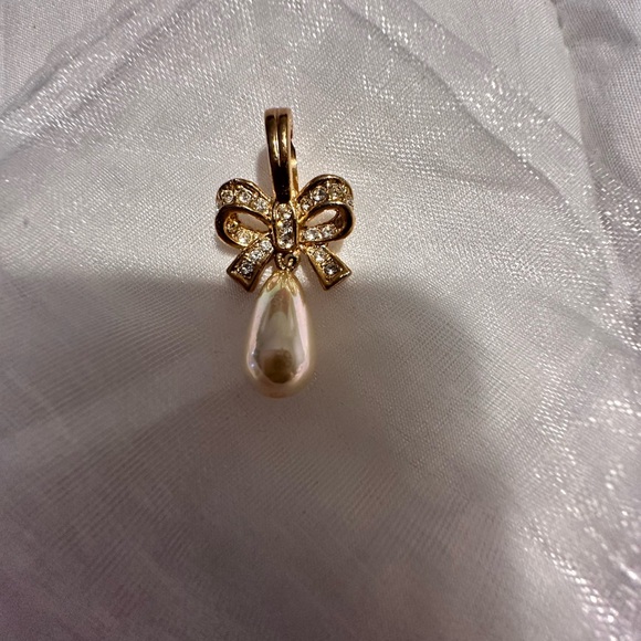 Elegant Vintage Peal Pendant with rhinestones - Picture 3 of 8